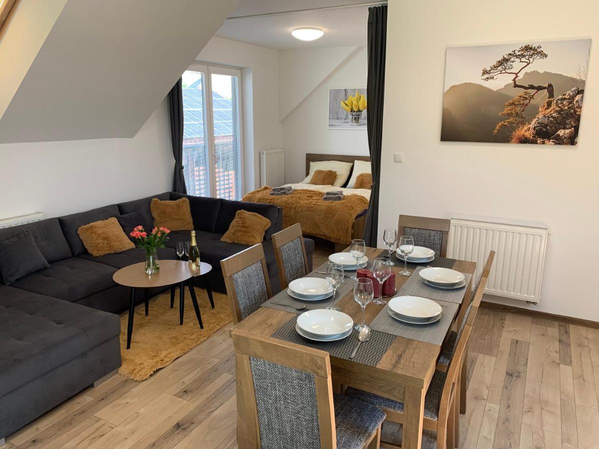 Cozy 2-Bedroom Vacation Apartment With Entire Top Floor Gaj  Exterior photo