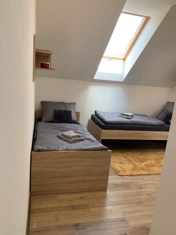 Cozy 2-Bedroom Vacation Apartment With Entire Top Floor Gaj  Exterior photo